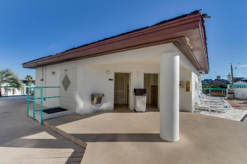 Surfside Resort by Vacasa - image 9