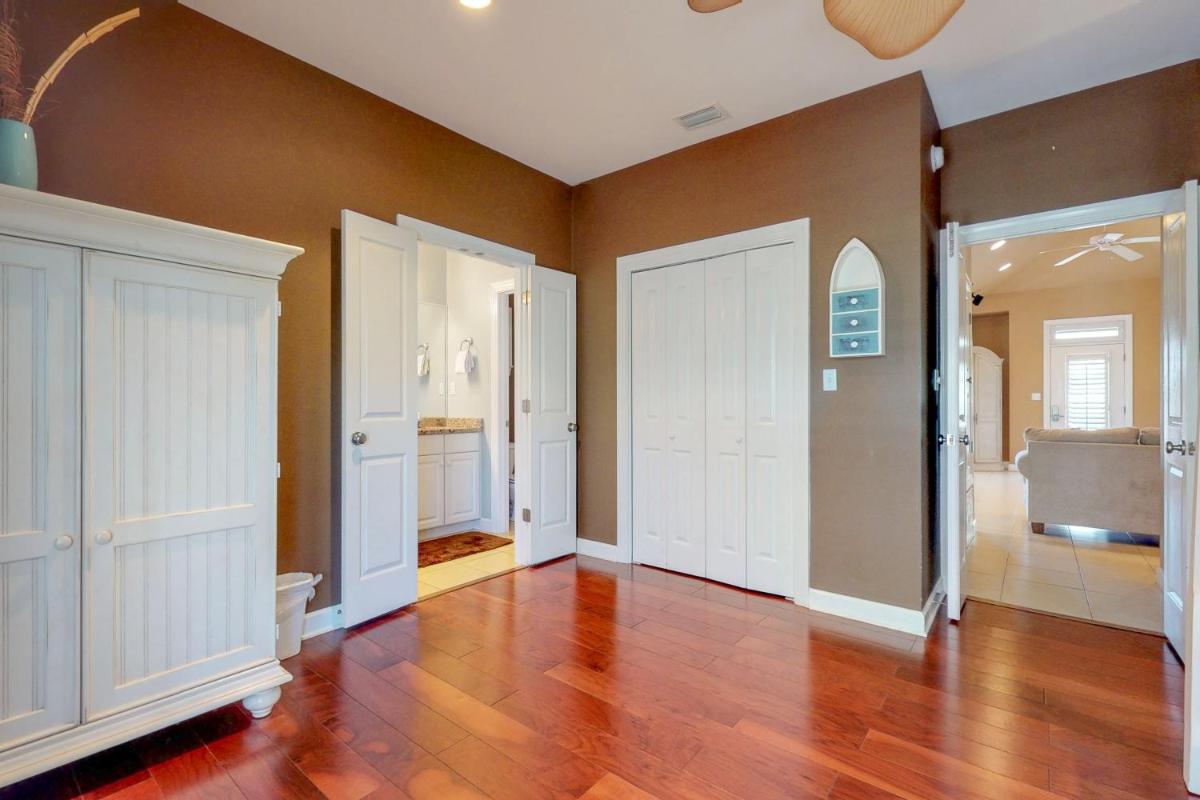 2 Bed 2 Bath Vacation home in Destin - image 7