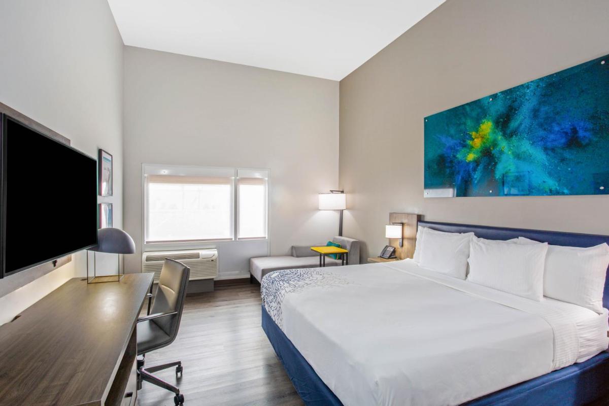 La Quinta Inn & Suites by Wyndham Miramar Beach-Destin - image 2