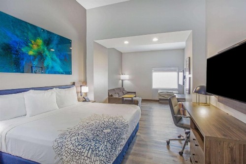 La Quinta Inn & Suites by Wyndham Miramar Beach-Destin - image 25