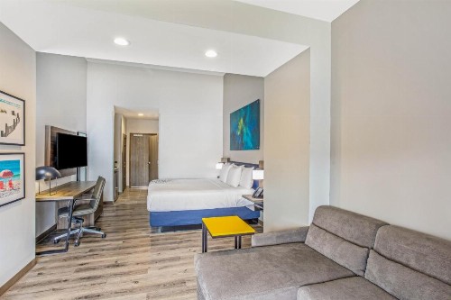 La Quinta Inn & Suites by Wyndham Miramar Beach-Destin - image 36