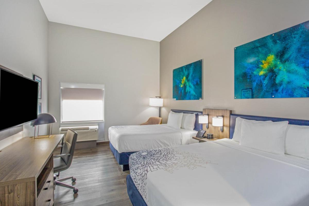 La Quinta Inn & Suites by Wyndham Miramar Beach-Destin - image 4