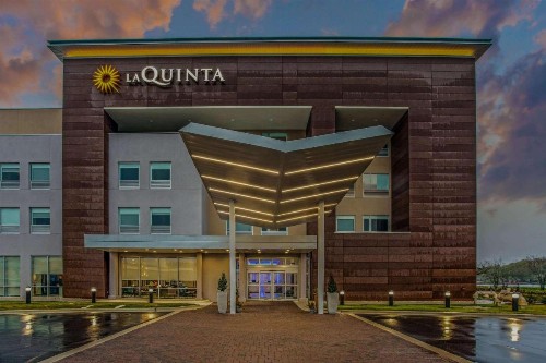 La Quinta Inn & Suites by Wyndham Miramar Beach-Destin - image 42
