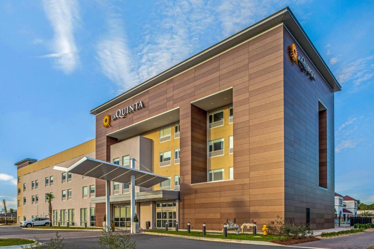 La Quinta Inn & Suites by Wyndham Miramar Beach-Destin - image 5