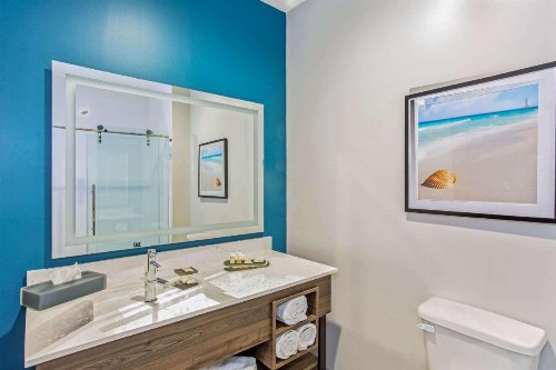 La Quinta Inn & Suites by Wyndham Miramar Beach-Destin - image 7