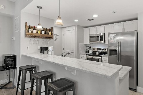 Pilot House 413 - image 5