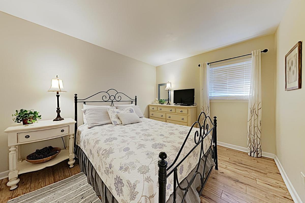 New Listing! Sunny Seascape Condo with 5 Pools condo - image 3