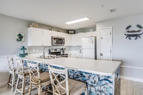 Newly remodeled condo perfect for your family vacation - image 13