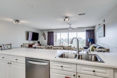 Newly remodeled condo perfect for your family vacation - image 15