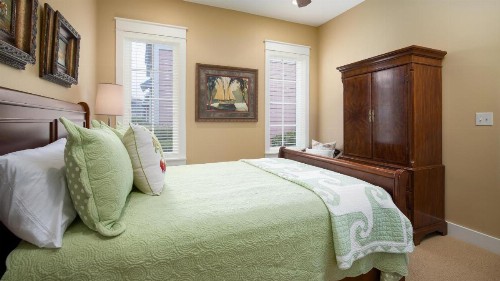Nashville designer decorated with 6 seat golf cart and pet friendly! - image 10