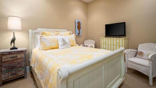 Nashville designer decorated with 6 seat golf cart and pet friendly! - image 37