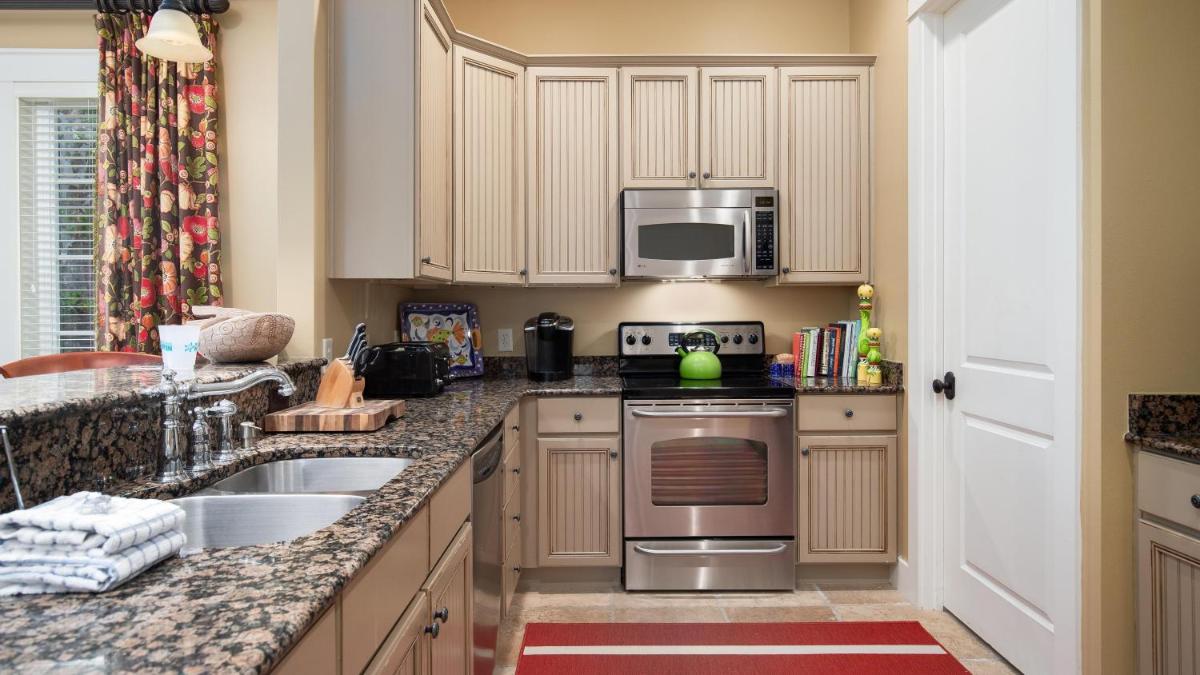 Nashville designer decorated with 6 seat golf cart and pet friendly! - image 7