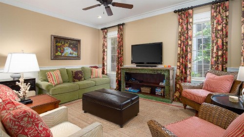 Nashville designer decorated with 6 seat golf cart and pet friendly! - image 8