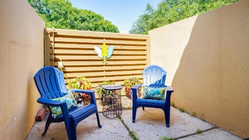 Fully remodeled lake front end unit with 6 seat GOLF CART - image 22