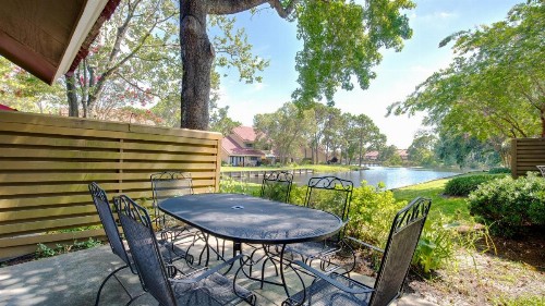 Fully remodeled lake front end unit with 6 seat GOLF CART - image 25