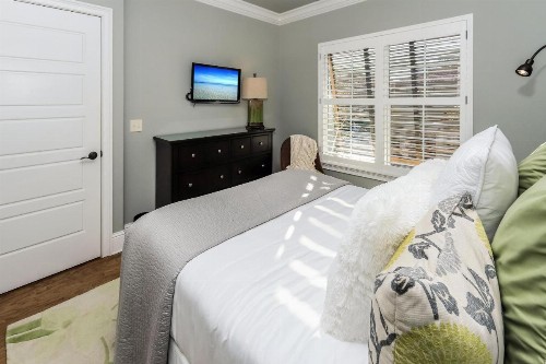 Villa Lago 1934 G- 4BR 4BA - Sleeps 10 - image 11