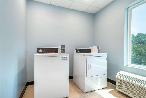 Comfort Inn - image 32