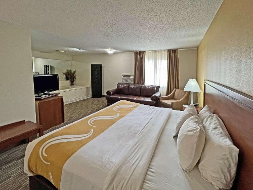 Quality Inn Mitchell - image 23