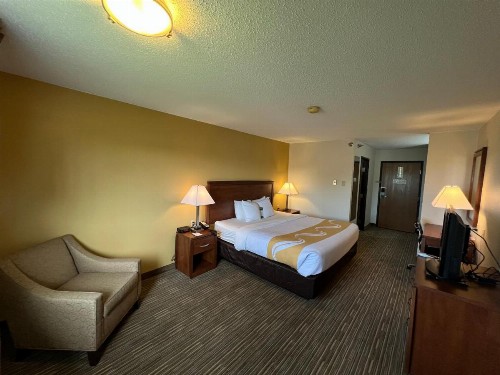 Quality Inn Mitchell - image 42