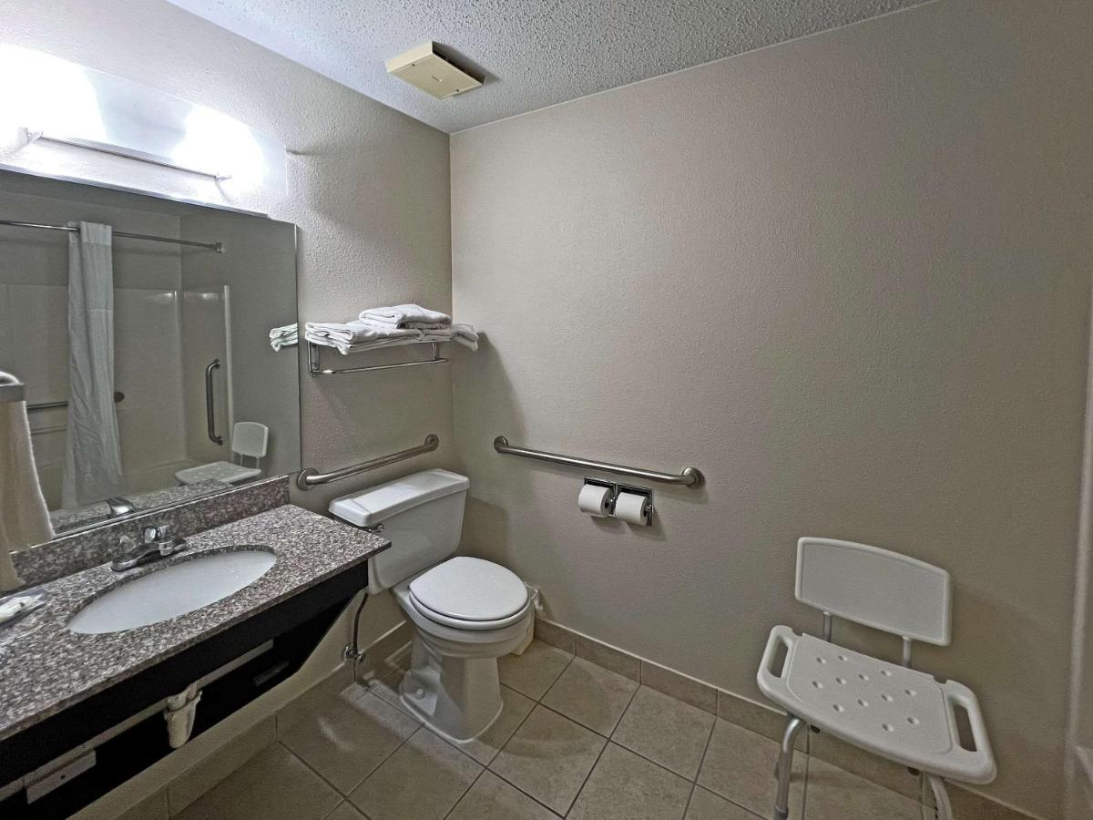 Quality Inn Mitchell - image 7