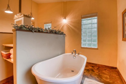 Creekside Cowa-Bungalow! - image 26