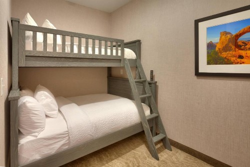 SpringHill Suites by Marriott Moab - image 25