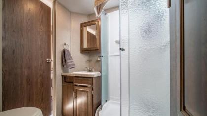 Fully Setup RV for Glamping OK64 - image 31