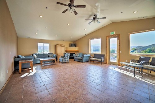 Luxury Moab Home with Mtn Views and Pool Access! - image 12