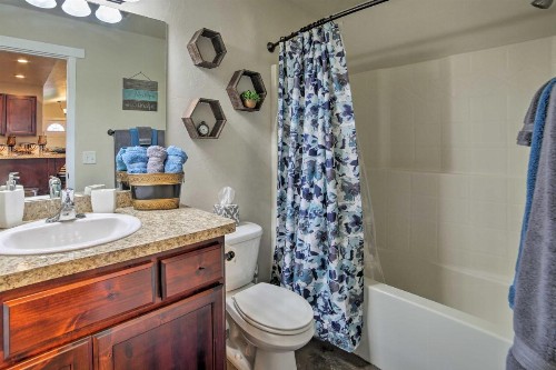 Luxury Moab Home with Mtn Views and Pool Access! - image 6