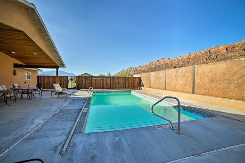 Luxury Moab Home with Mtn Views and Pool Access! - image 8