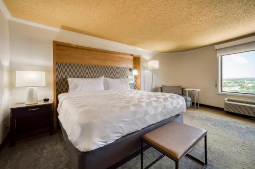 Holiday Inn Mobile Downtown Historic District an IHG Hotel - image 9