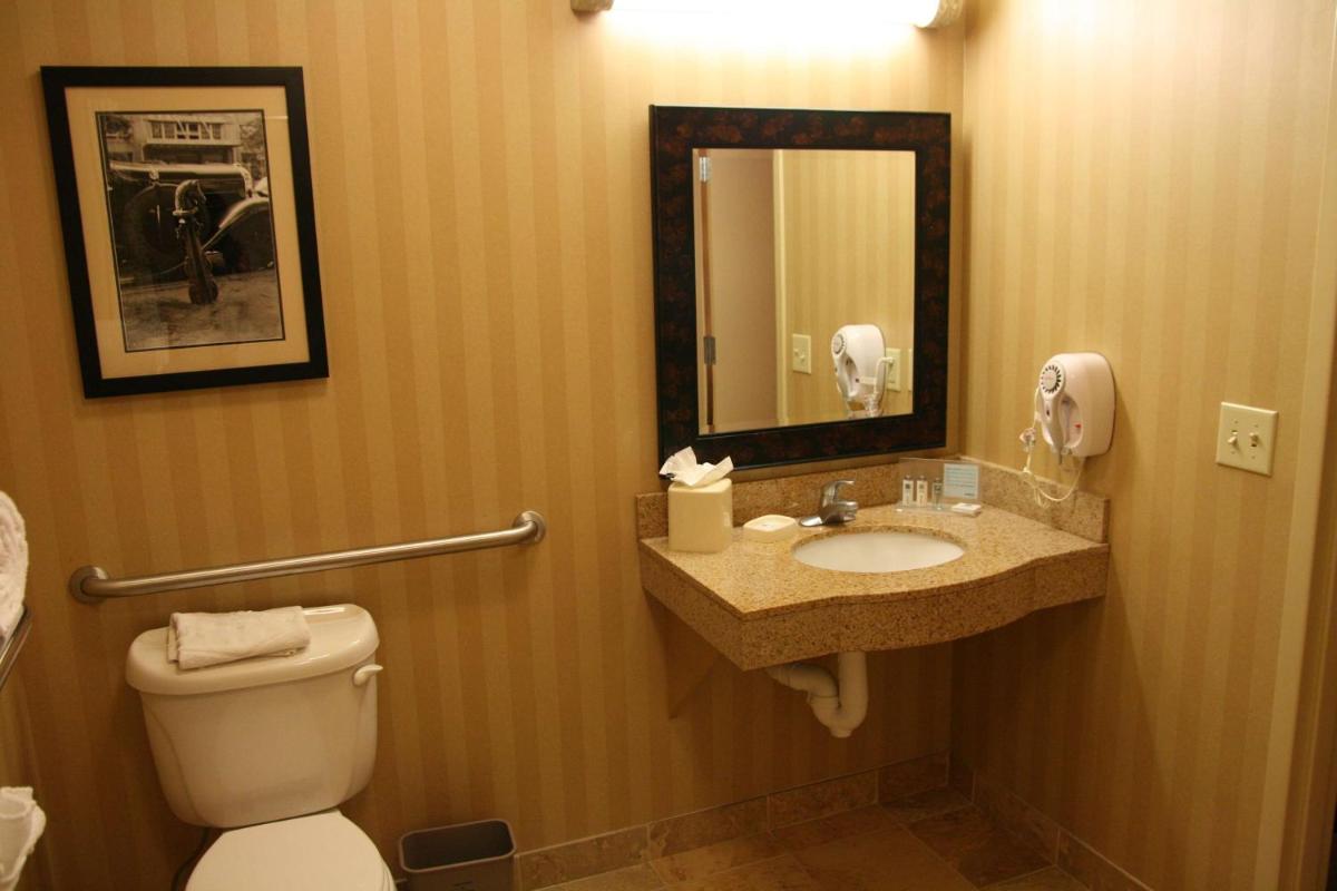 Hampton Inn & Suites Mobile Providence Park/Airport - image 2