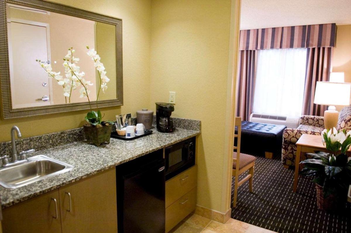 Hampton Inn & Suites Mobile Providence Park/Airport - image 7