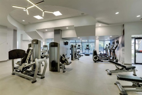 Mobile Marriott - image 16