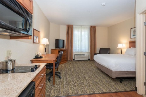 Candlewood Suites Mobile-Downtown an IHG Hotel - image 13