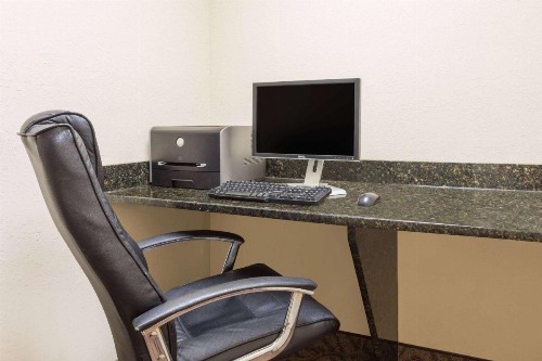 Days Inn by Wyndham North Mobile - image 11