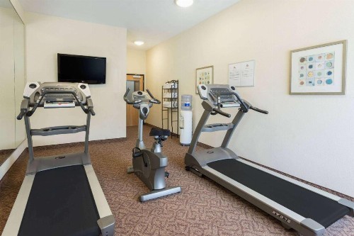 Days Inn by Wyndham North Mobile - image 2