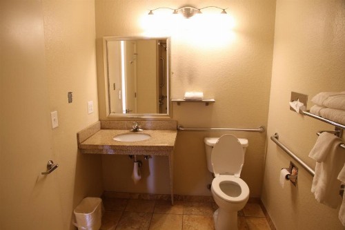 Days Inn by Wyndham North Mobile - image 24