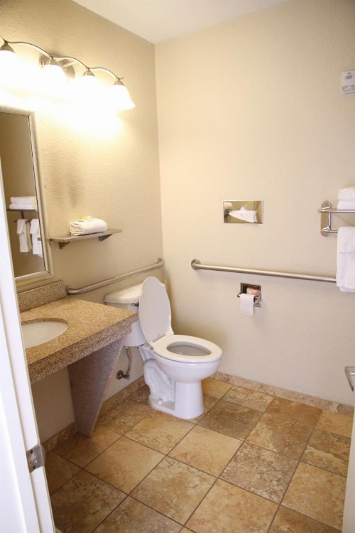 Days Inn by Wyndham North Mobile - image 26