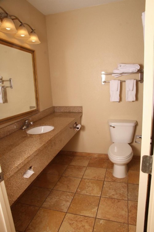 Days Inn by Wyndham North Mobile - image 31