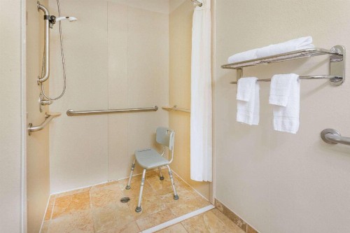 Days Inn by Wyndham North Mobile - image 5