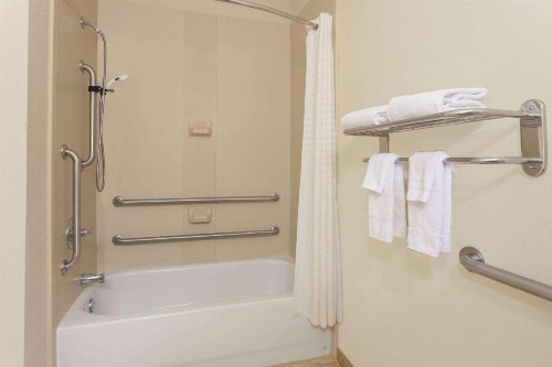 Days Inn by Wyndham North Mobile - image 7