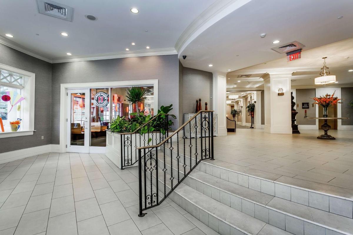 Hampton Inn & Suites Mobile - Downtown Historic District - image 4