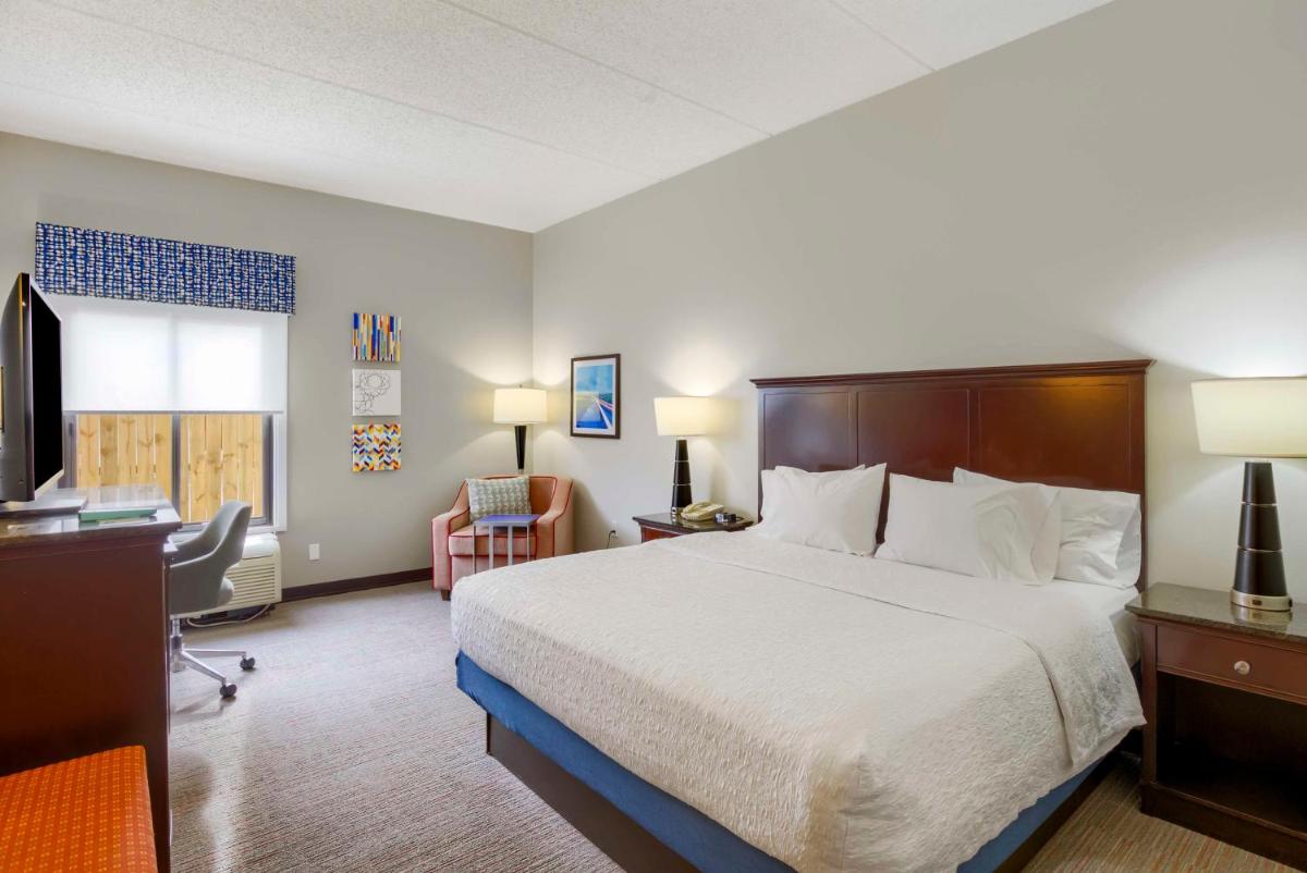 Hampton Inn Mobile-I-10/Bellingrath Gardens - image 2