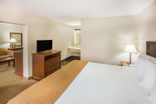 Baymont by Wyndham Mobile/ I-65 - image 8