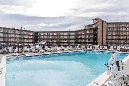 Quality Inn Downtown Historic District - image 11