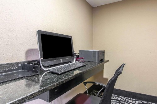 Quality Inn Downtown Historic District - image 30