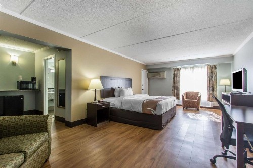 Quality Inn Downtown Historic District - image 7