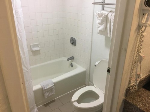 Days Inn & Suites Mobile - image 16
