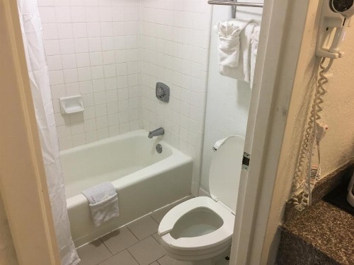 Days Inn & Suites Mobile - image 18